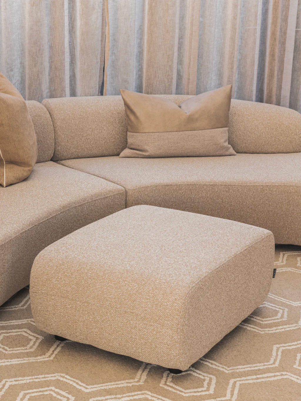 Echo Ottoman