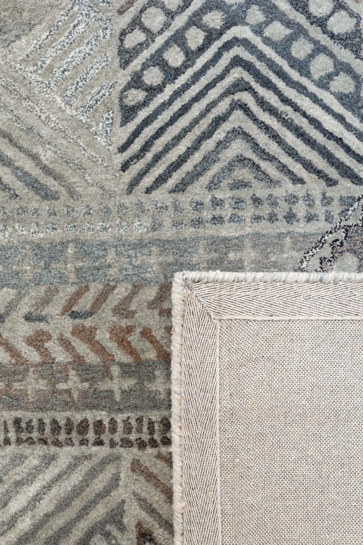 Throne Monument Rug